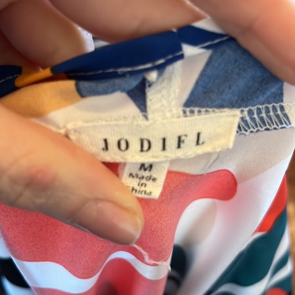 Jodifl Colorful Flowy top - Picture 8 of 9